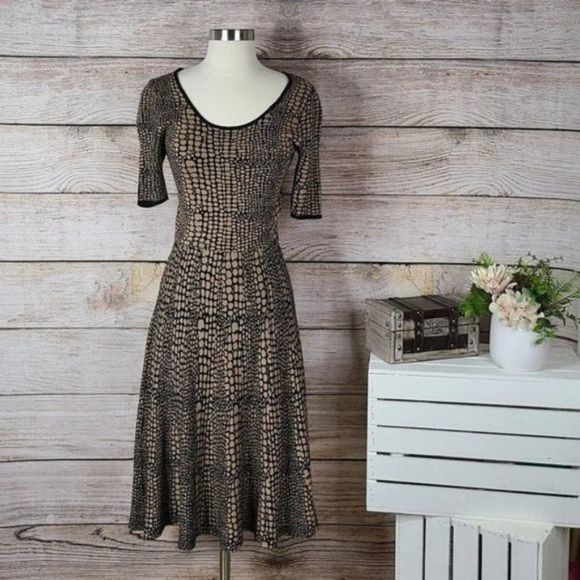 Carmen Marc Valvo Dresses & Skirts - Carmen Marc Valvo Knit Animal Print Dress Medium